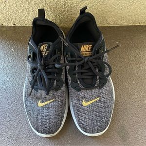 Nike Women's Flex Trainer 9 Sneaker